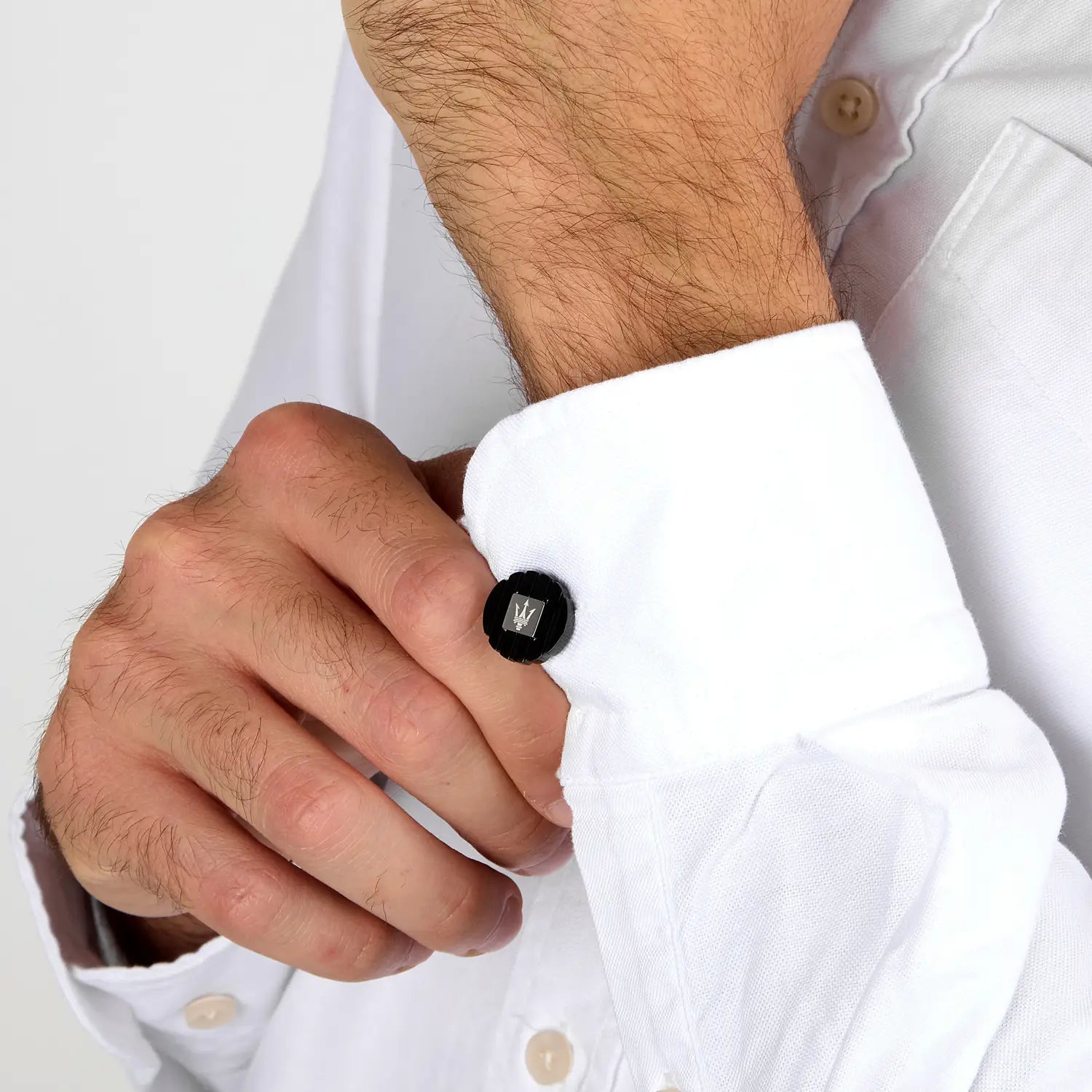 Gemelli Uomo Acciaio Maserati Logo Centrale Lucido Barre Laterali JM5249JD02